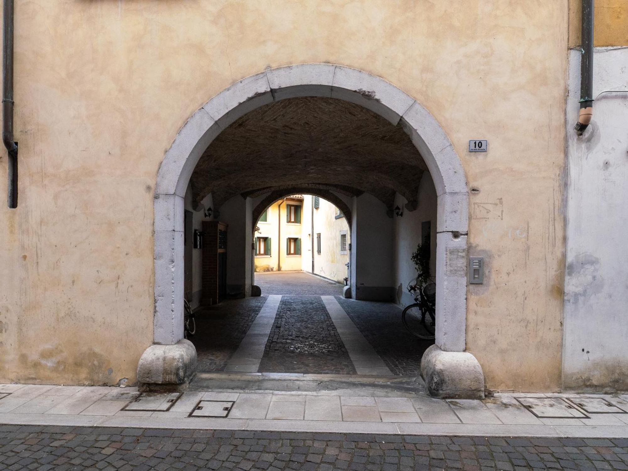 Appartamento Bonbon, Centro Storico Con Parcheggio Gorizia Esterno foto